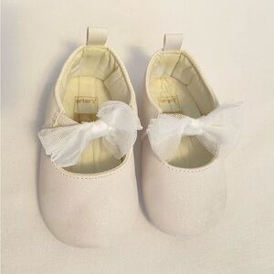 Carter's Baby Girls Shimmery White Dress Shoes With Bows Size 6-9 Months